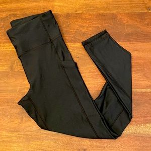 Like new Medium Fabletics black leggings with side pockets